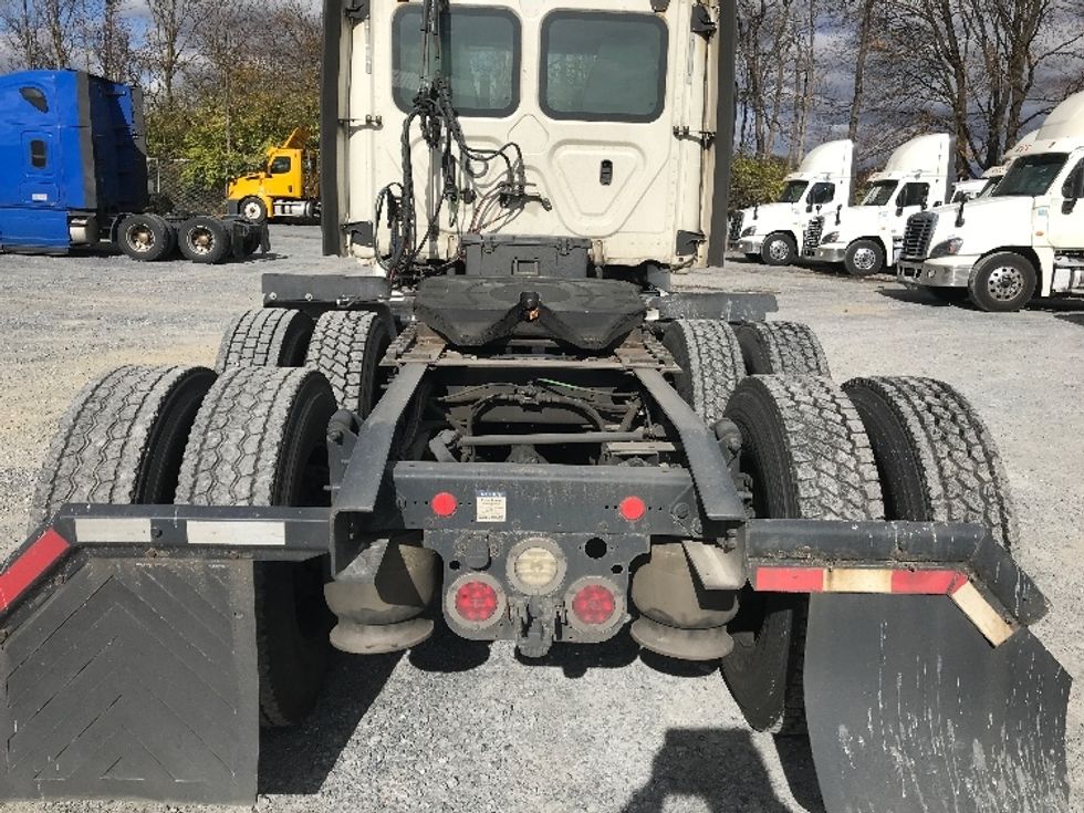 Day Cab Tractor-Heavy Duty Tractors-Freightliner-2019-Cascadia 12564ST-Cleona-PA-732,412\n\t\tmiles-$ 24,250 - Image 6
