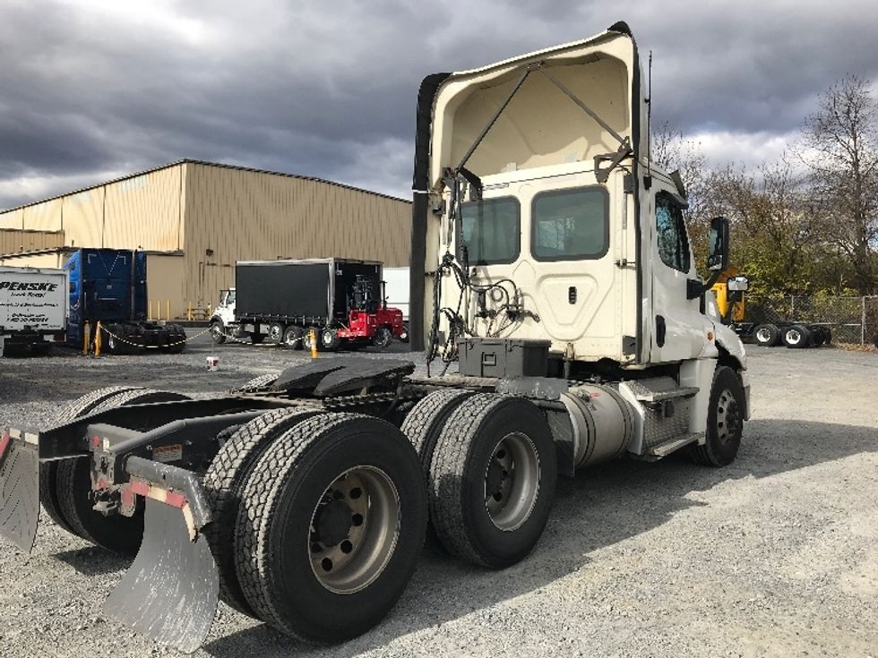 Day Cab Tractor-Heavy Duty Tractors-Freightliner-2019-Cascadia 12564ST-Cleona-PA-732,412\n\t\tmiles-$ 24,250 - Image 7