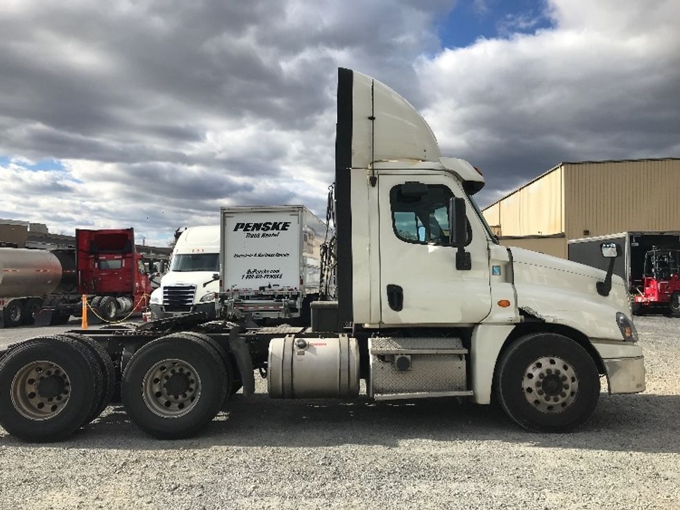 Day Cab Tractor-Heavy Duty Tractors-Freightliner-2019-Cascadia 12564ST-Cleona-PA-732,412\n\t\tmiles-$ 24,250 - Image 8