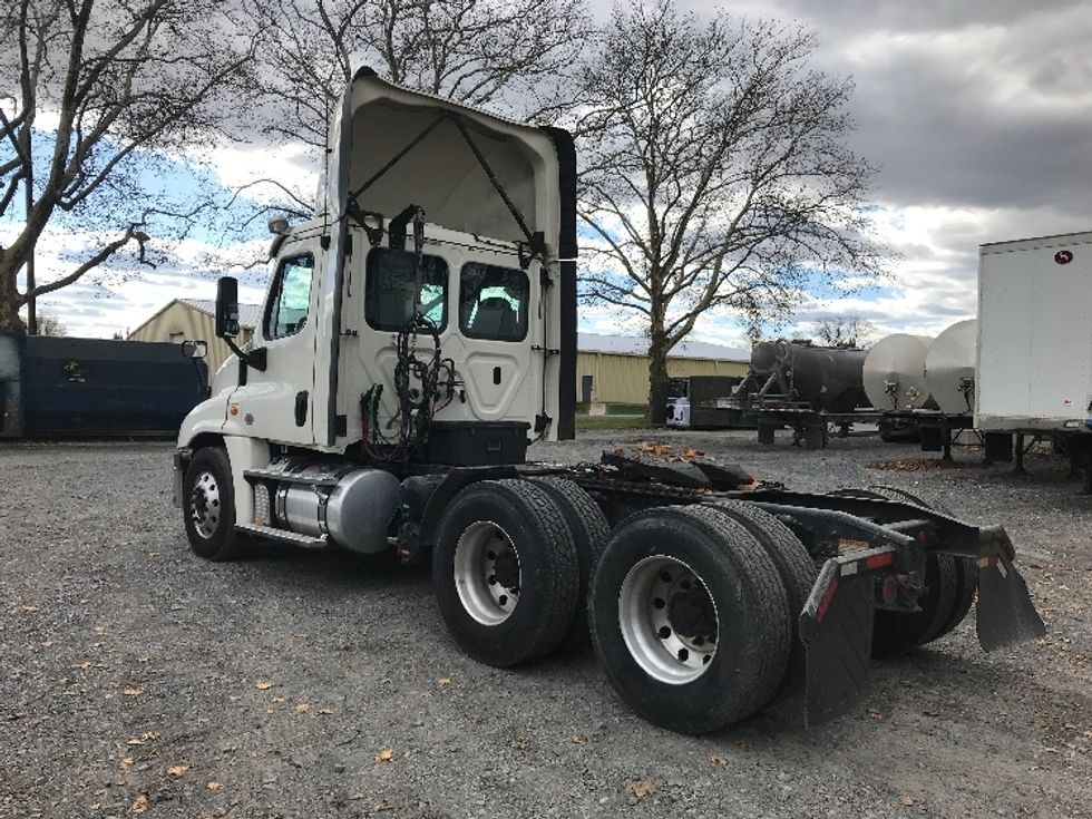 Day Cab Tractor-Heavy Duty Tractors-Freightliner-2019-Cascadia 12564ST-Cleona-PA-748,789\n\t\tmiles-$ 24,250 - Image 5