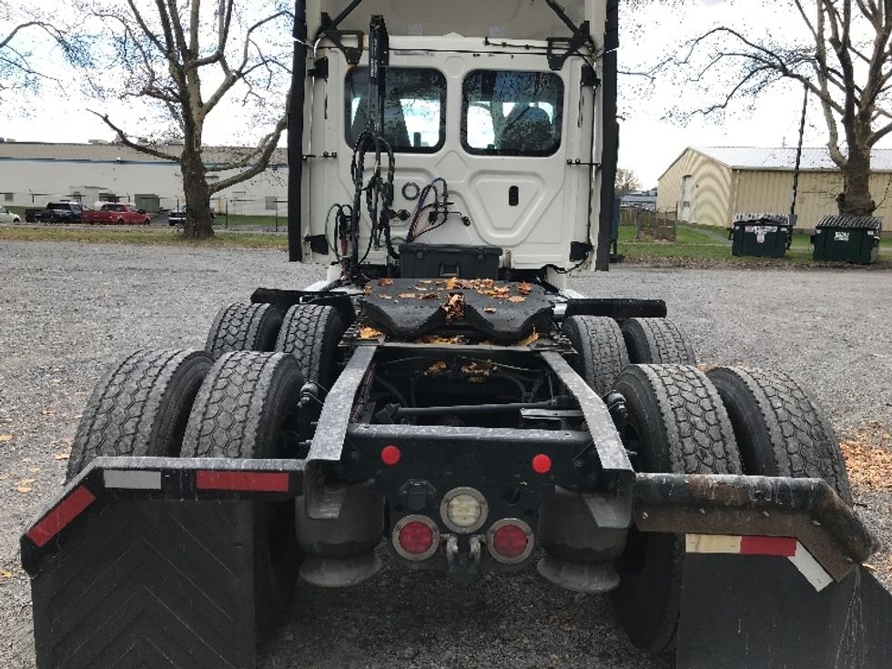 Day Cab Tractor-Heavy Duty Tractors-Freightliner-2019-Cascadia 12564ST-Cleona-PA-748,789\n\t\tmiles-$ 24,250 - Image 6