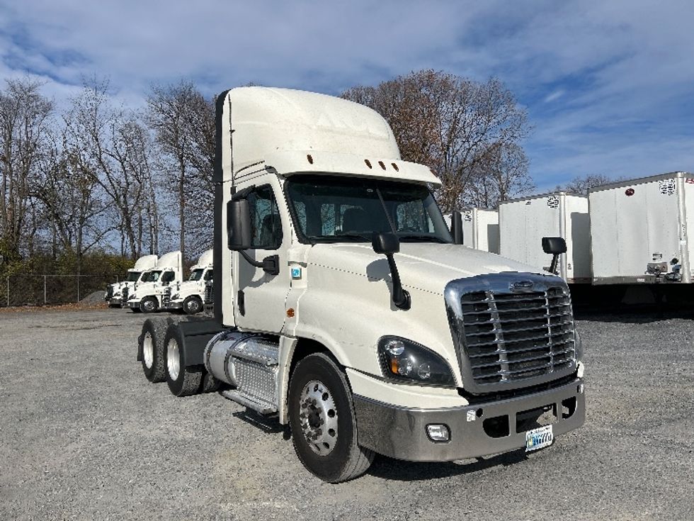 Day Cab Tractor-Heavy Duty Tractors-Freightliner-2019-Cascadia 12564ST-Cleona-PA-751,613\n\t\tmiles-$ 24,250 - Image 1