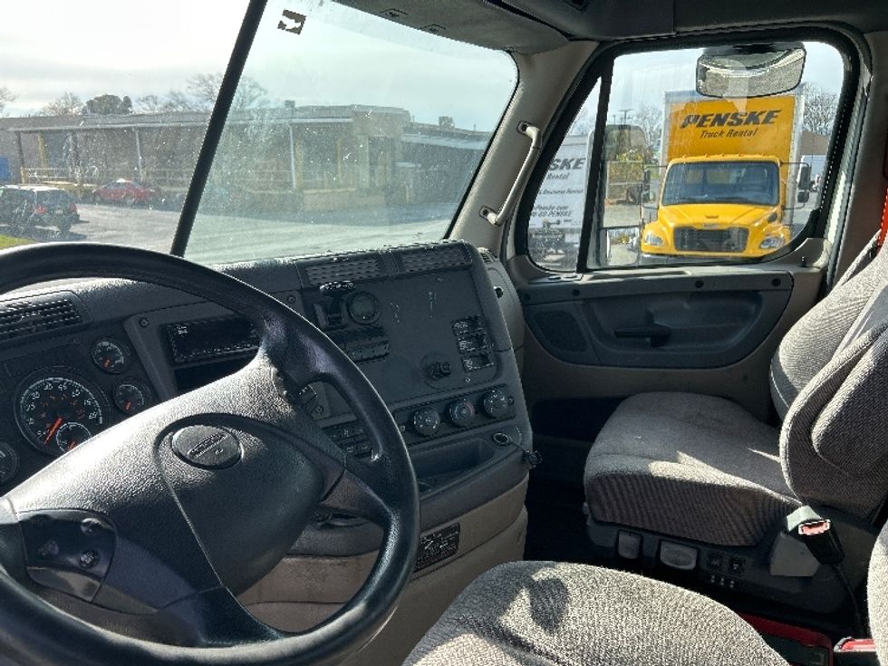 Day Cab Tractor-Heavy Duty Tractors-Freightliner-2019-Cascadia 12564ST-Cleona-PA-751,613\n\t\tmiles-$ 24,250 - Image 10