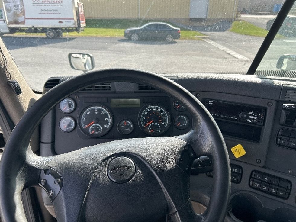 Day Cab Tractor-Heavy Duty Tractors-Freightliner-2019-Cascadia 12564ST-Cleona-PA-751,613\n\t\tmiles-$ 24,250 - Image 11