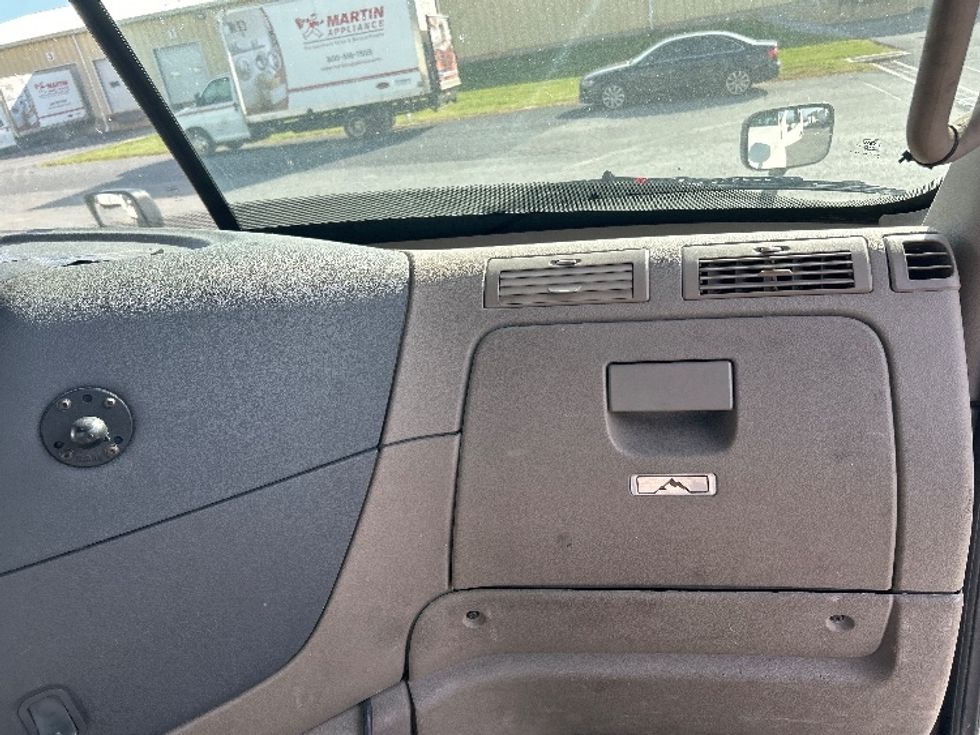 Day Cab Tractor-Heavy Duty Tractors-Freightliner-2019-Cascadia 12564ST-Cleona-PA-751,613\n\t\tmiles-$ 24,250 - Image 13