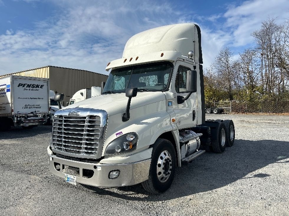 Day Cab Tractor-Heavy Duty Tractors-Freightliner-2019-Cascadia 12564ST-Cleona-PA-751,613\n\t\tmiles-$ 24,250 - Image 3