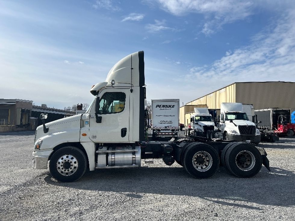 Day Cab Tractor-Heavy Duty Tractors-Freightliner-2019-Cascadia 12564ST-Cleona-PA-751,613\n\t\tmiles-$ 24,250 - Image 4
