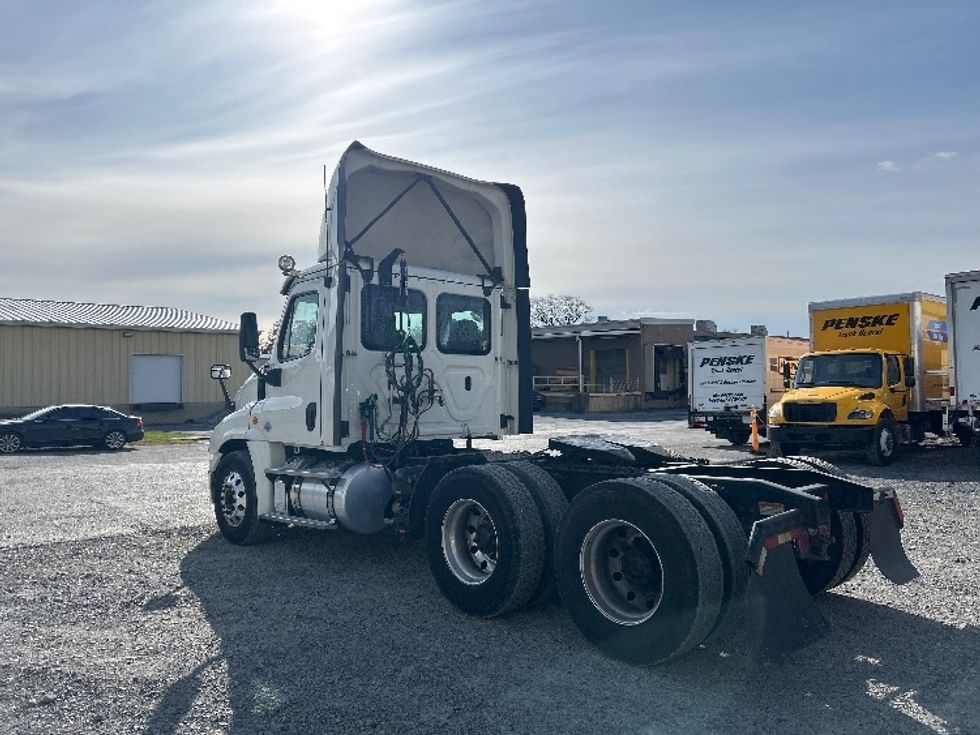 Day Cab Tractor-Heavy Duty Tractors-Freightliner-2019-Cascadia 12564ST-Cleona-PA-751,613\n\t\tmiles-$ 24,250 - Image 5