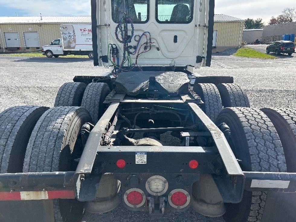 Day Cab Tractor-Heavy Duty Tractors-Freightliner-2019-Cascadia 12564ST-Cleona-PA-751,613\n\t\tmiles-$ 24,250 - Image 6