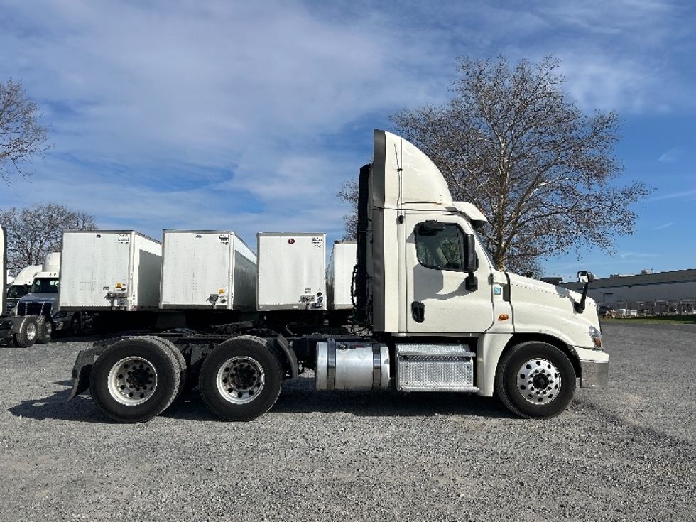 Day Cab Tractor-Heavy Duty Tractors-Freightliner-2019-Cascadia 12564ST-Cleona-PA-751,613\n\t\tmiles-$ 24,250 - Image 8
