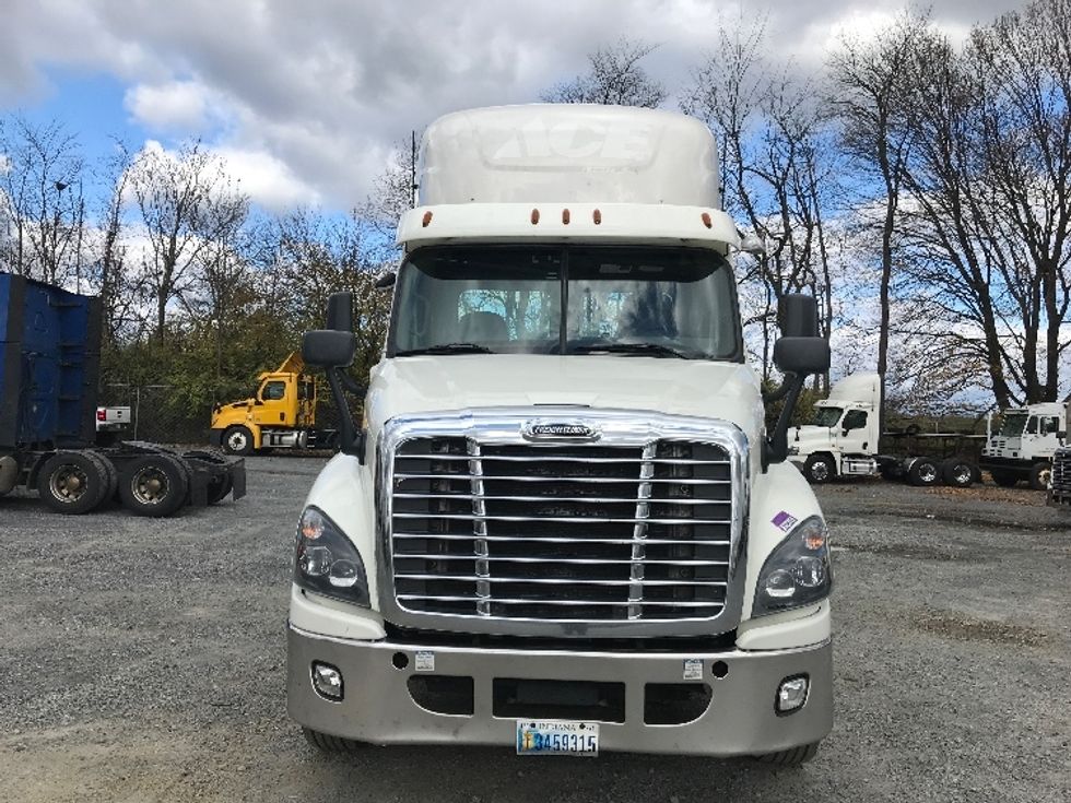 Day Cab Tractor-Heavy Duty Tractors-Freightliner-2019-Cascadia 12564ST-Cleona-PA-754,800\n\t\tmiles-$ 24,250 - Image 2