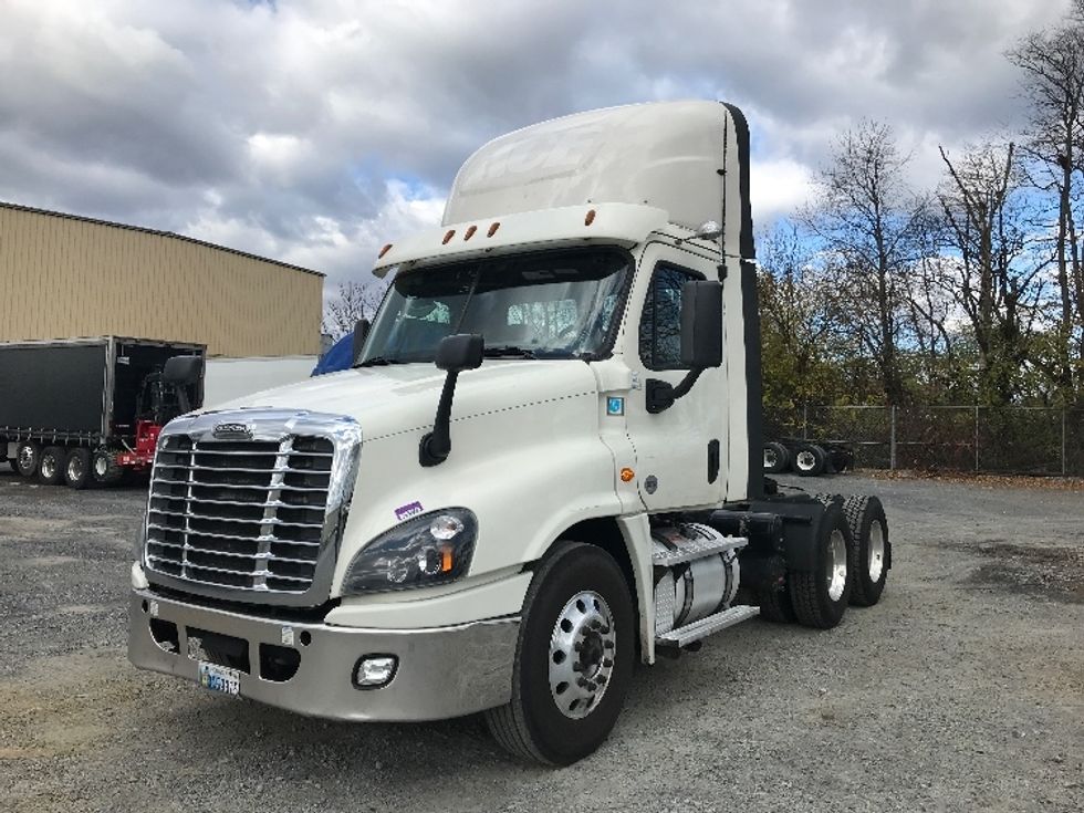 Day Cab Tractor-Heavy Duty Tractors-Freightliner-2019-Cascadia 12564ST-Cleona-PA-754,800\n\t\tmiles-$ 24,250 - Image 3