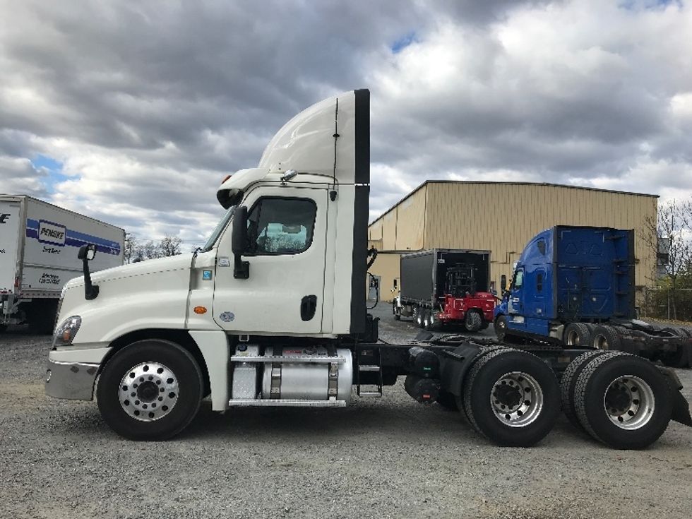 Day Cab Tractor-Heavy Duty Tractors-Freightliner-2019-Cascadia 12564ST-Cleona-PA-754,800\n\t\tmiles-$ 24,250 - Image 4