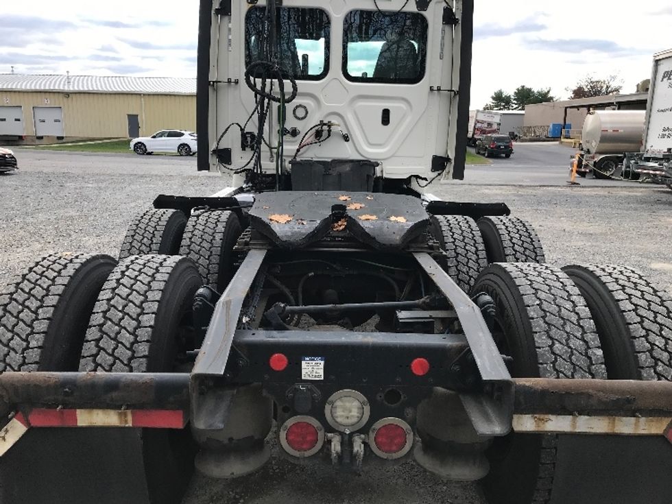Day Cab Tractor-Heavy Duty Tractors-Freightliner-2019-Cascadia 12564ST-Cleona-PA-754,800\n\t\tmiles-$ 24,250 - Image 6