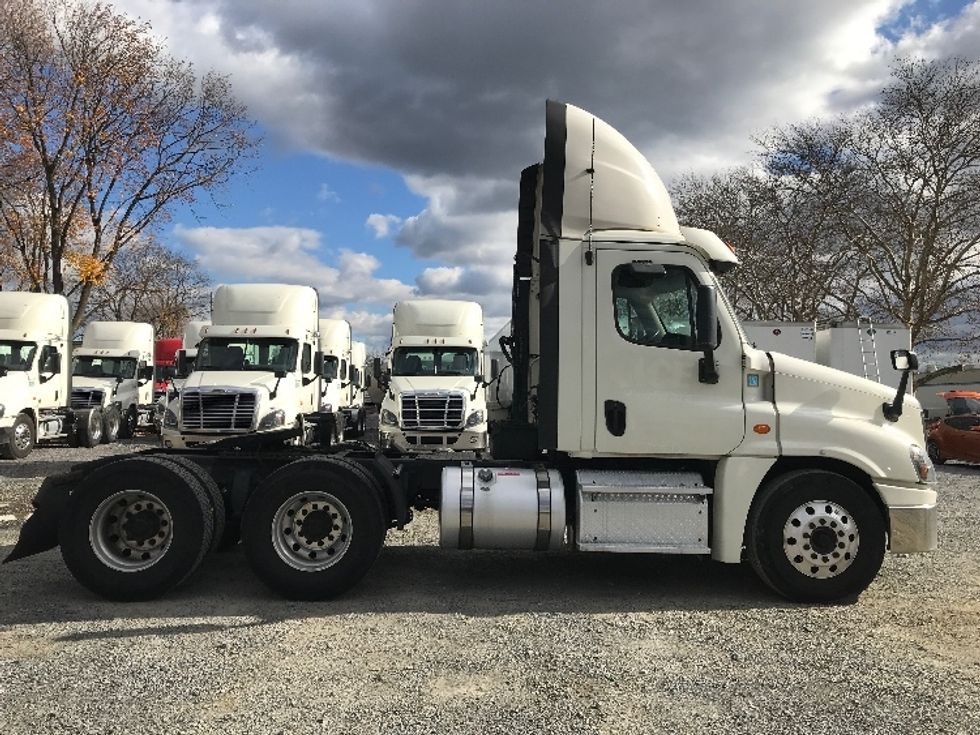 Day Cab Tractor-Heavy Duty Tractors-Freightliner-2019-Cascadia 12564ST-Cleona-PA-754,800\n\t\tmiles-$ 24,250 - Image 8