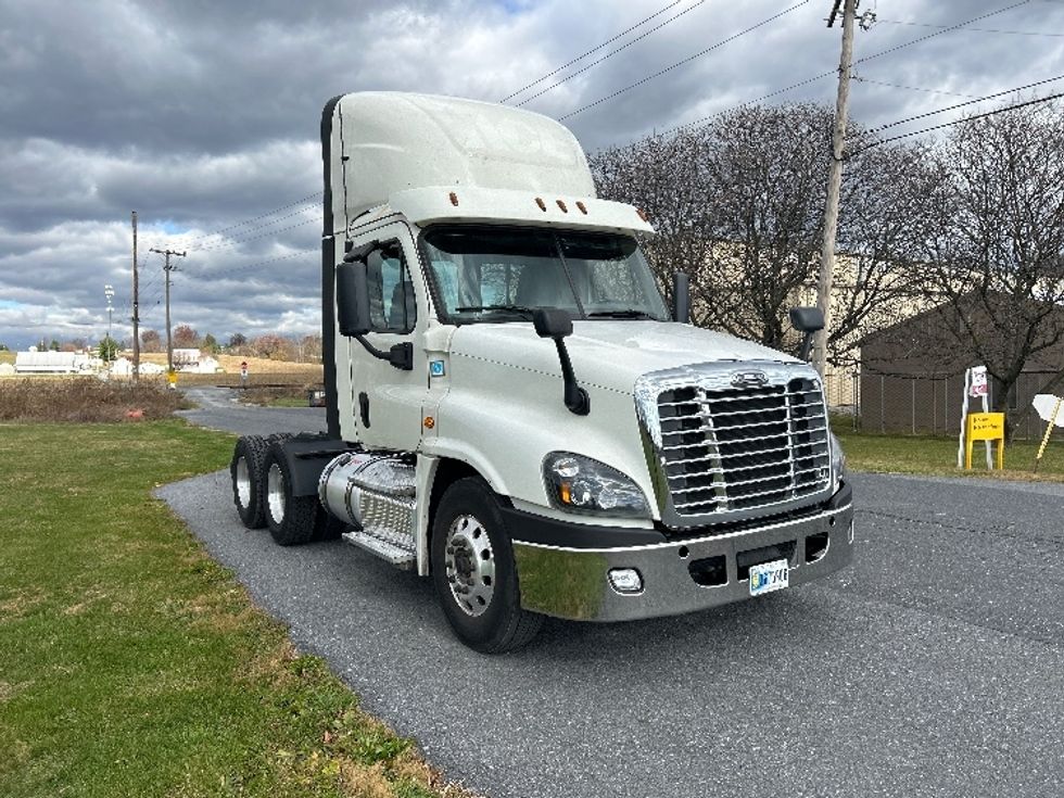 Day Cab Tractor-Heavy Duty Tractors-Freightliner-2019-Cascadia 12564ST-Cleona-PA-785,454\n\t\tmiles-$ 24,250 - Image 1