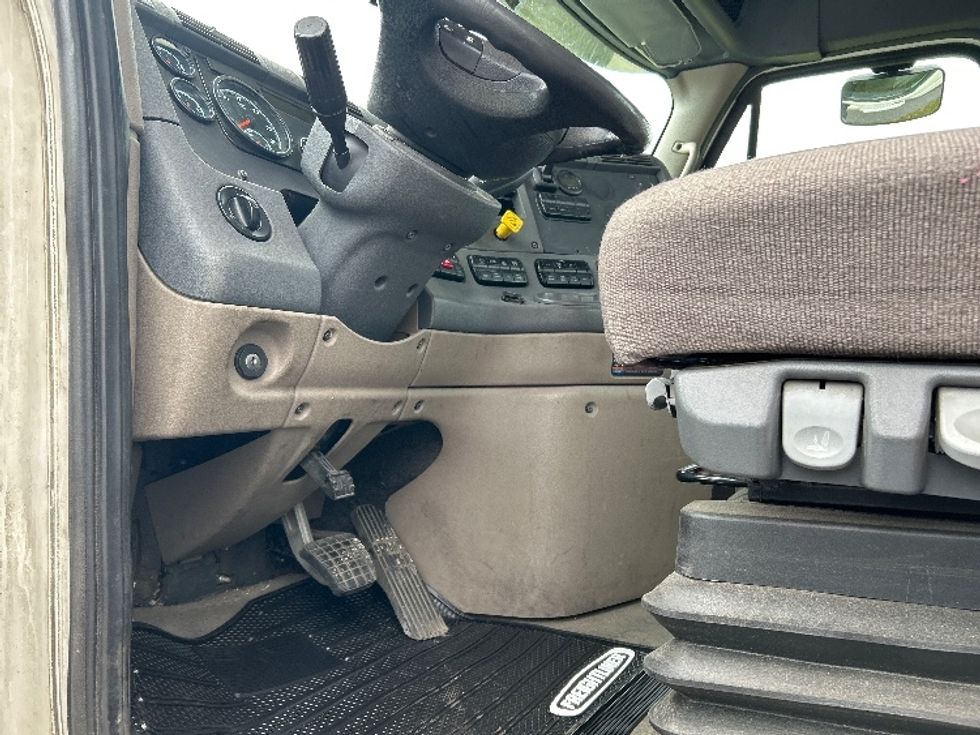 Day Cab Tractor-Heavy Duty Tractors-Freightliner-2019-Cascadia 12564ST-Cleona-PA-785,454\n\t\tmiles-$ 24,250 - Image 10