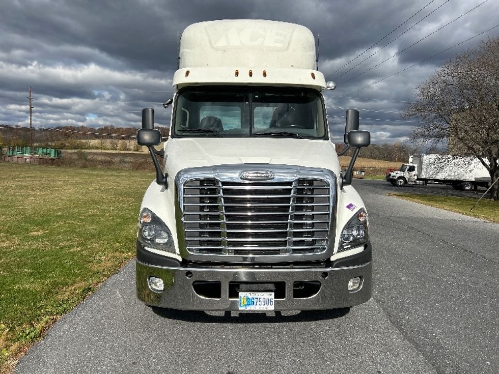 Day Cab Tractor-Heavy Duty Tractors-Freightliner-2019-Cascadia 12564ST-Cleona-PA-785,454\n\t\tmiles-$ 24,250 - Image 2