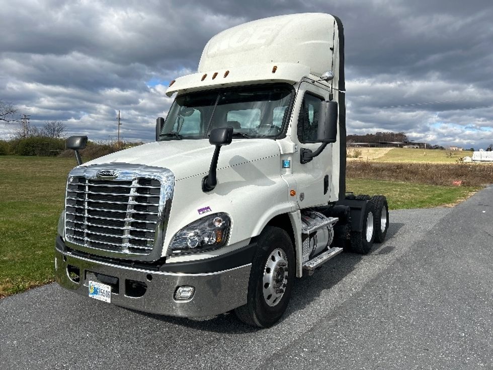 Day Cab Tractor-Heavy Duty Tractors-Freightliner-2019-Cascadia 12564ST-Cleona-PA-785,454\n\t\tmiles-$ 24,250 - Image 3