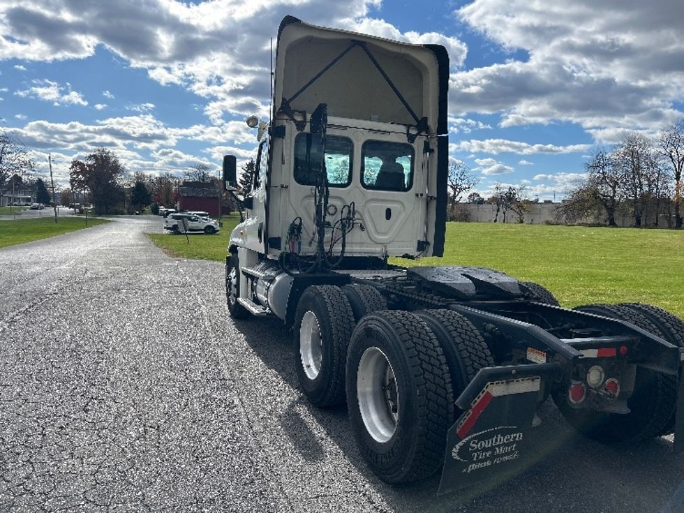 Day Cab Tractor-Heavy Duty Tractors-Freightliner-2019-Cascadia 12564ST-Cleona-PA-785,454\n\t\tmiles-$ 24,250 - Image 5