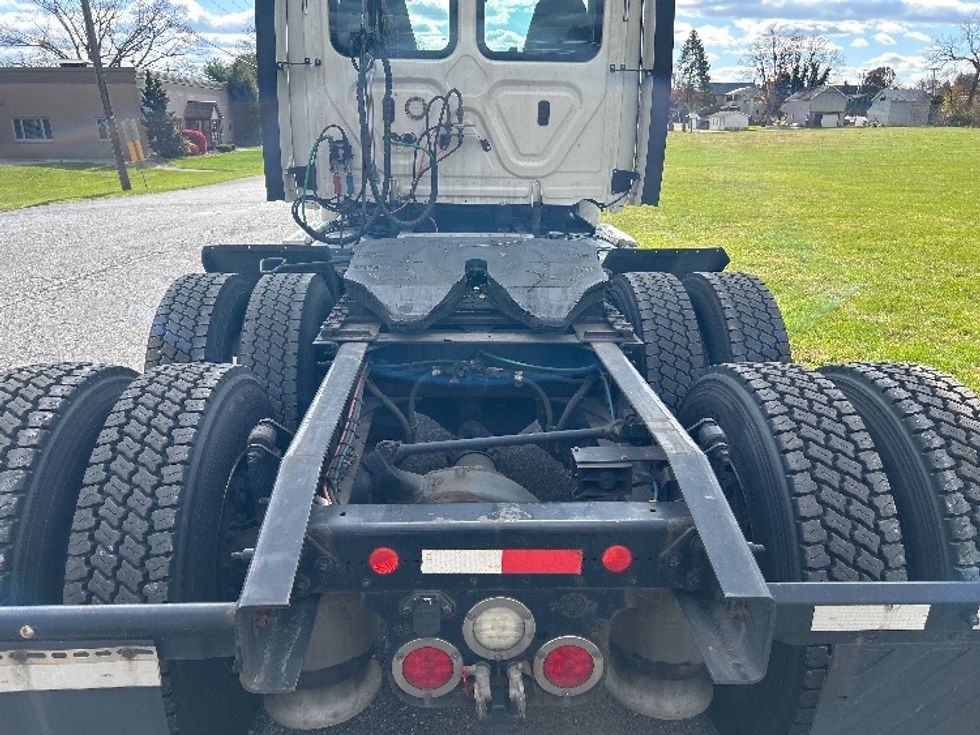 Day Cab Tractor-Heavy Duty Tractors-Freightliner-2019-Cascadia 12564ST-Cleona-PA-785,454\n\t\tmiles-$ 24,250 - Image 6