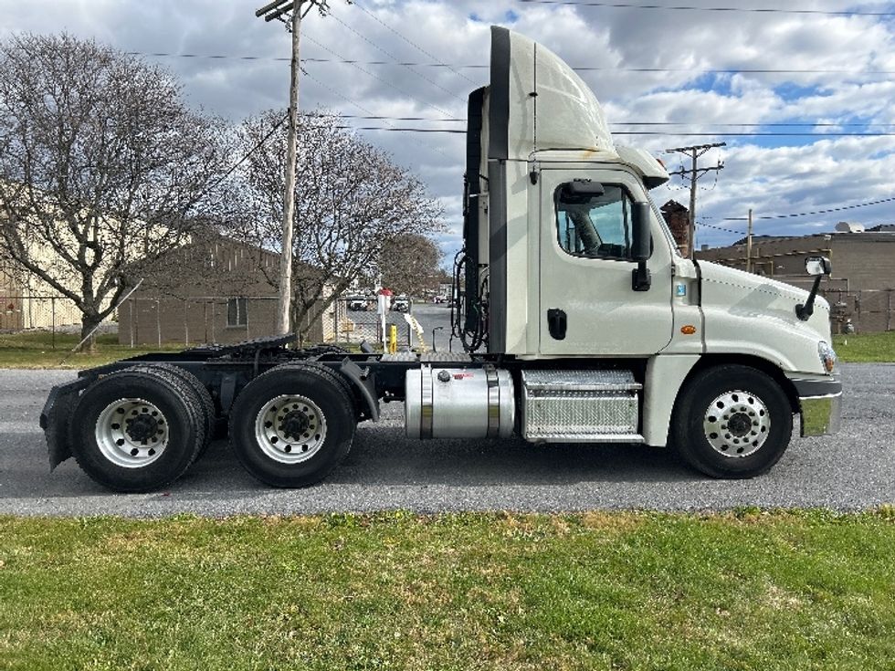 Day Cab Tractor-Heavy Duty Tractors-Freightliner-2019-Cascadia 12564ST-Cleona-PA-785,454\n\t\tmiles-$ 24,250 - Image 8