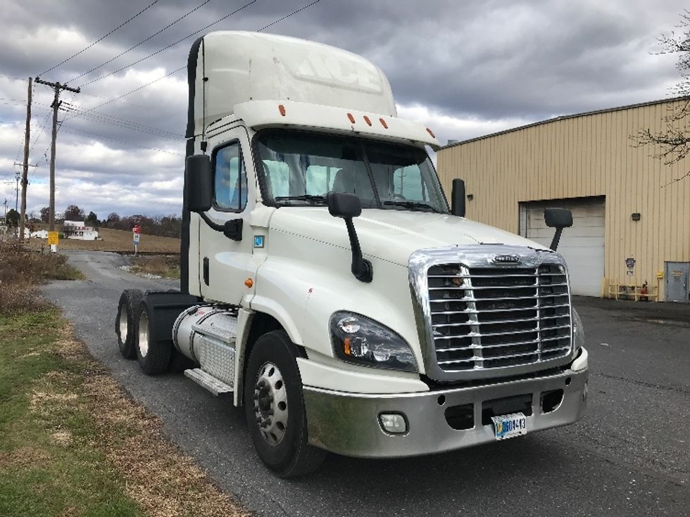 Day Cab Tractor-Heavy Duty Tractors-Freightliner-2019-Cascadia 12564ST-Cleona-PA-832,348\n\t\tmiles-$ 24,250 - Image 1
