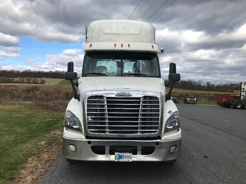 Day Cab Tractor-Heavy Duty Tractors-Freightliner-2019-Cascadia 12564ST-Cleona-PA-832,348\n\t\tmiles-$ 24,250 - Image 2
