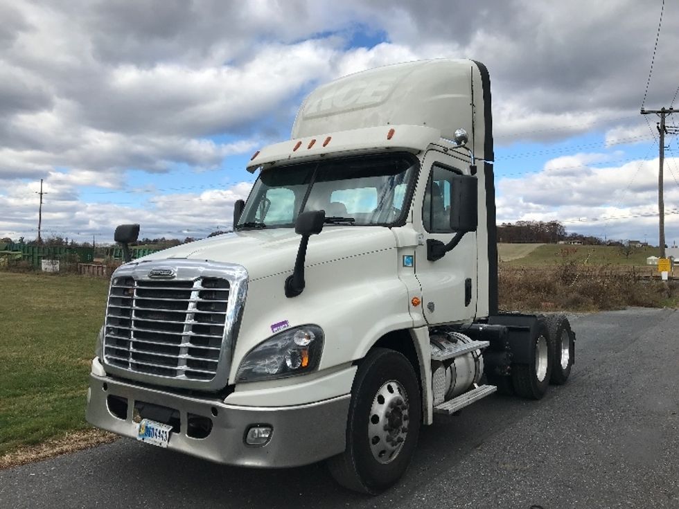 Day Cab Tractor-Heavy Duty Tractors-Freightliner-2019-Cascadia 12564ST-Cleona-PA-832,348\n\t\tmiles-$ 24,250 - Image 3