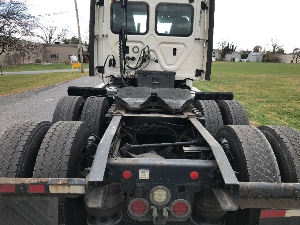 Day Cab Tractor-Heavy Duty Tractors-Freightliner-2019-Cascadia 12564ST-Cleona-PA-832,348\n\t\tmiles-$ 24,250 - Image 6