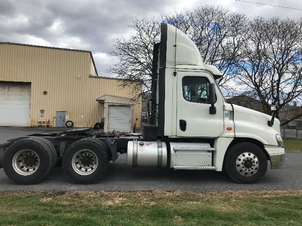 Day Cab Tractor-Heavy Duty Tractors-Freightliner-2019-Cascadia 12564ST-Cleona-PA-832,348\n\t\tmiles-$ 24,250 - Image 8