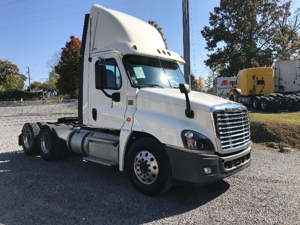 Day Cab Tractor-Heavy Duty Tractors-Freightliner-2019-Cascadia 12564ST-Cleveland-TN-396,025\n\t\tmiles-$ 54,750 - Image 1