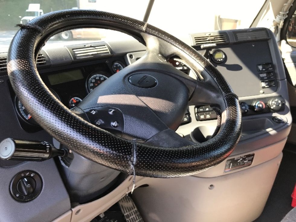 Day Cab Tractor-Heavy Duty Tractors-Freightliner-2019-Cascadia 12564ST-Cleveland-TN-396,025\n\t\tmiles-$ 54,750 - Image 10