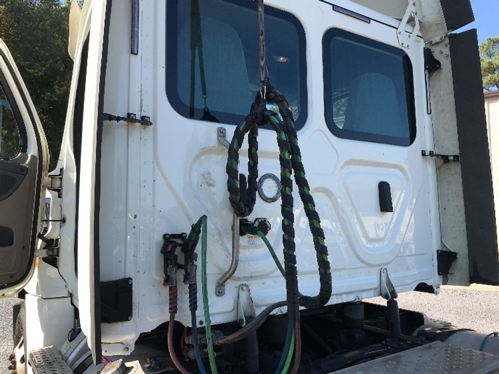 Day Cab Tractor-Heavy Duty Tractors-Freightliner-2019-Cascadia 12564ST-Cleveland-TN-396,025\n\t\tmiles-$ 54,750 - Image 17