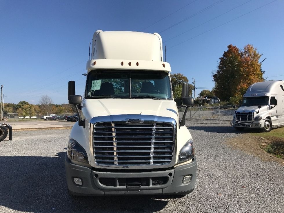 Day Cab Tractor-Heavy Duty Tractors-Freightliner-2019-Cascadia 12564ST-Cleveland-TN-396,025\n\t\tmiles-$ 54,750 - Image 2