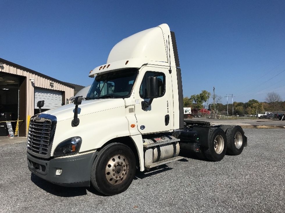 Day Cab Tractor-Heavy Duty Tractors-Freightliner-2019-Cascadia 12564ST-Cleveland-TN-396,025\n\t\tmiles-$ 54,750 - Image 3