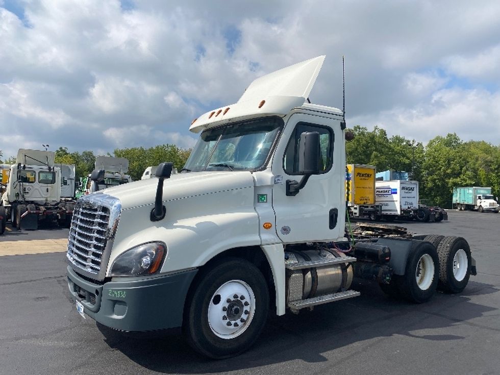 Day Cab Tractor-Heavy Duty Tractors-Freightliner-2019-Cascadia 12564ST-Comstock Park-MI-351,885\n\t\tmiles-$ 38,500 - Image 3