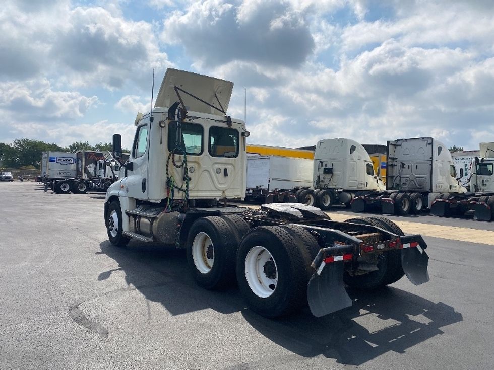 Day Cab Tractor-Heavy Duty Tractors-Freightliner-2019-Cascadia 12564ST-Comstock Park-MI-351,885\n\t\tmiles-$ 38,500 - Image 5