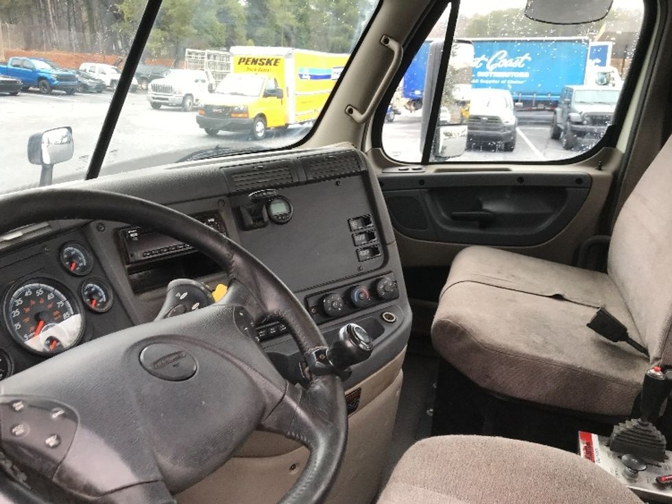 Day Cab Tractor-Heavy Duty Tractors-Freightliner-2019-Cascadia 12564ST-Conover-NC-194,141\n\t\tmiles-$ 51,250 - Image 10