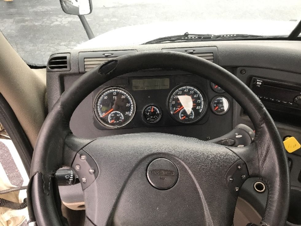 Day Cab Tractor-Heavy Duty Tractors-Freightliner-2019-Cascadia 12564ST-Conover-NC-194,141\n\t\tmiles-$ 51,250 - Image 11