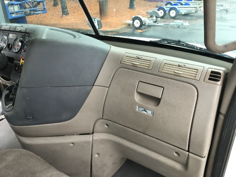 Day Cab Tractor-Heavy Duty Tractors-Freightliner-2019-Cascadia 12564ST-Conover-NC-194,141\n\t\tmiles-$ 51,250 - Image 13