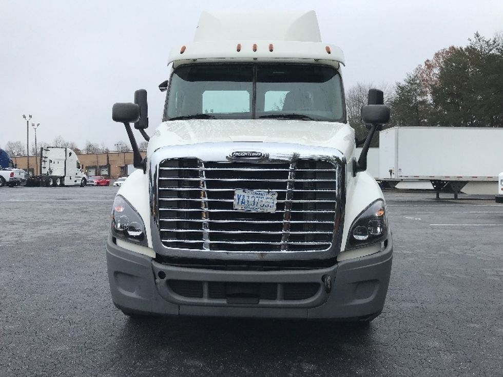 Day Cab Tractor-Heavy Duty Tractors-Freightliner-2019-Cascadia 12564ST-Conover-NC-194,141\n\t\tmiles-$ 51,250 - Image 2
