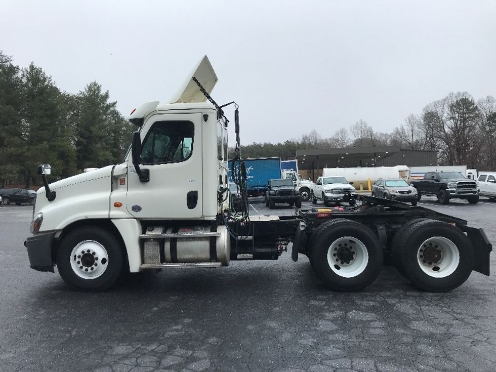 Day Cab Tractor-Heavy Duty Tractors-Freightliner-2019-Cascadia 12564ST-Conover-NC-194,141\n\t\tmiles-$ 51,250 - Image 4