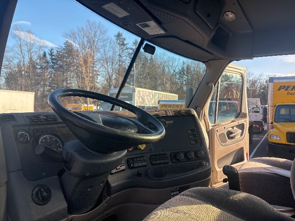 Day Cab Tractor-Heavy Duty Tractors-Freightliner-2019-Cascadia 12564ST-Cranbury-NJ-424,092\n\t\tmiles-$ 32,250 - Image 10