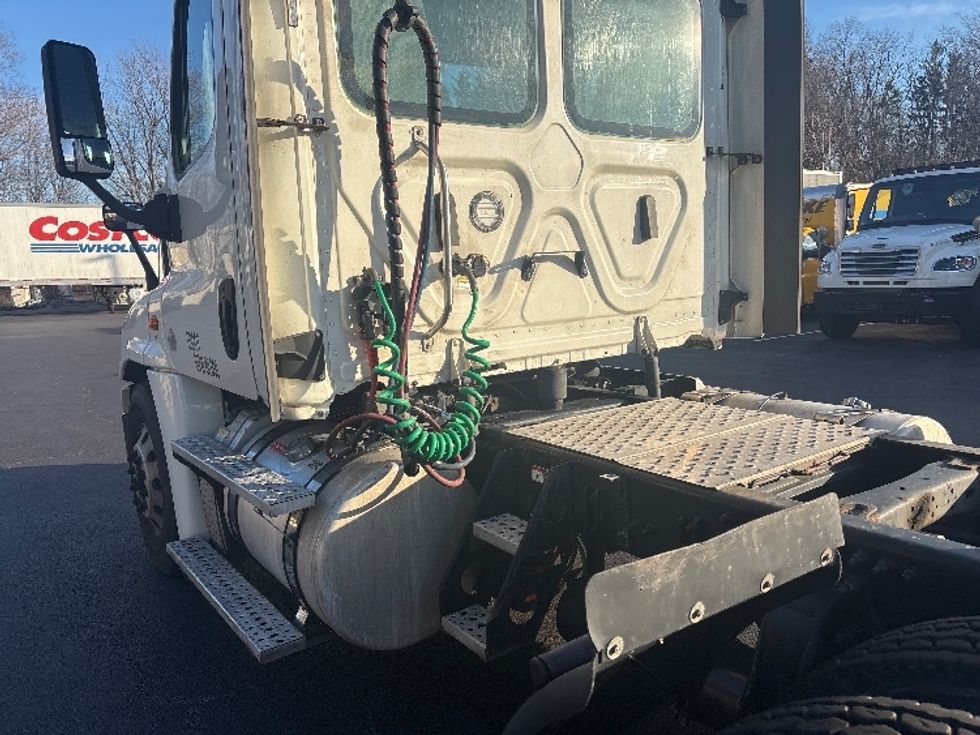 Day Cab Tractor-Heavy Duty Tractors-Freightliner-2019-Cascadia 12564ST-Cranbury-NJ-424,092\n\t\tmiles-$ 32,250 - Image 18