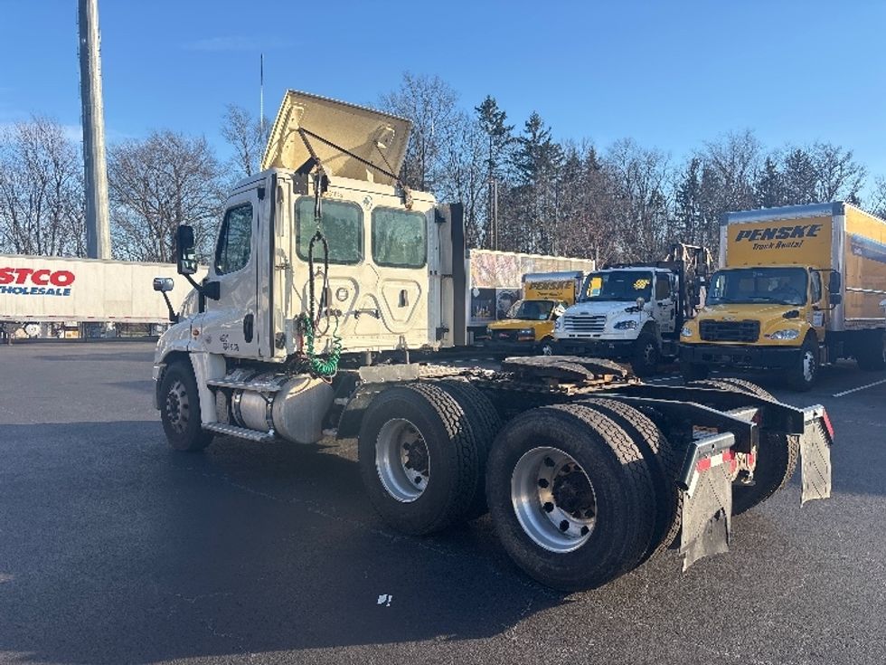 Day Cab Tractor-Heavy Duty Tractors-Freightliner-2019-Cascadia 12564ST-Cranbury-NJ-424,092\n\t\tmiles-$ 32,250 - Image 5