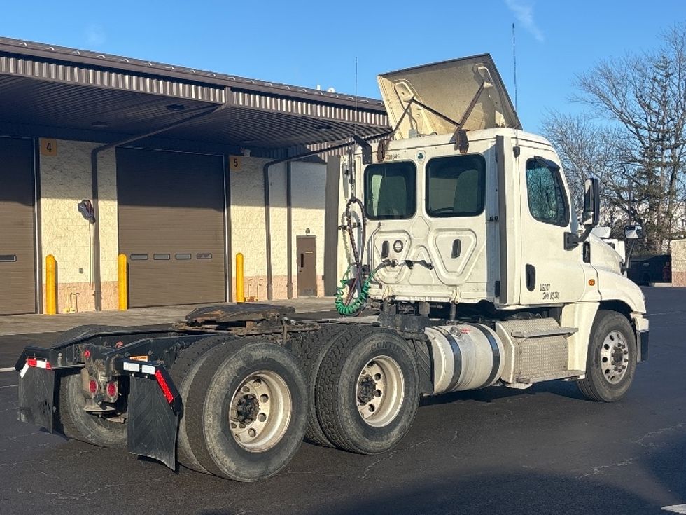 Day Cab Tractor-Heavy Duty Tractors-Freightliner-2019-Cascadia 12564ST-Cranbury-NJ-424,092\n\t\tmiles-$ 32,250 - Image 7