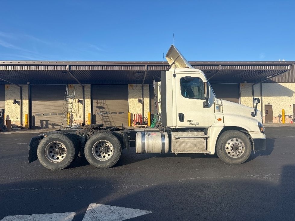 Day Cab Tractor-Heavy Duty Tractors-Freightliner-2019-Cascadia 12564ST-Cranbury-NJ-424,092\n\t\tmiles-$ 32,250 - Image 8