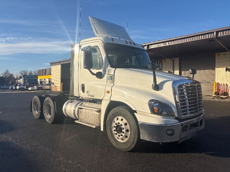 Day Cab Tractor-Heavy Duty Tractors-Freightliner-2019-Cascadia 12564ST-Cranbury-NJ-425,410\n\t\tmiles-$ 34,250 - Image 1