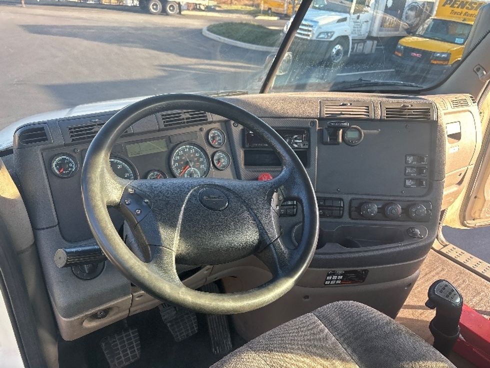 Day Cab Tractor-Heavy Duty Tractors-Freightliner-2019-Cascadia 12564ST-Cranbury-NJ-425,410\n\t\tmiles-$ 34,250 - Image 11